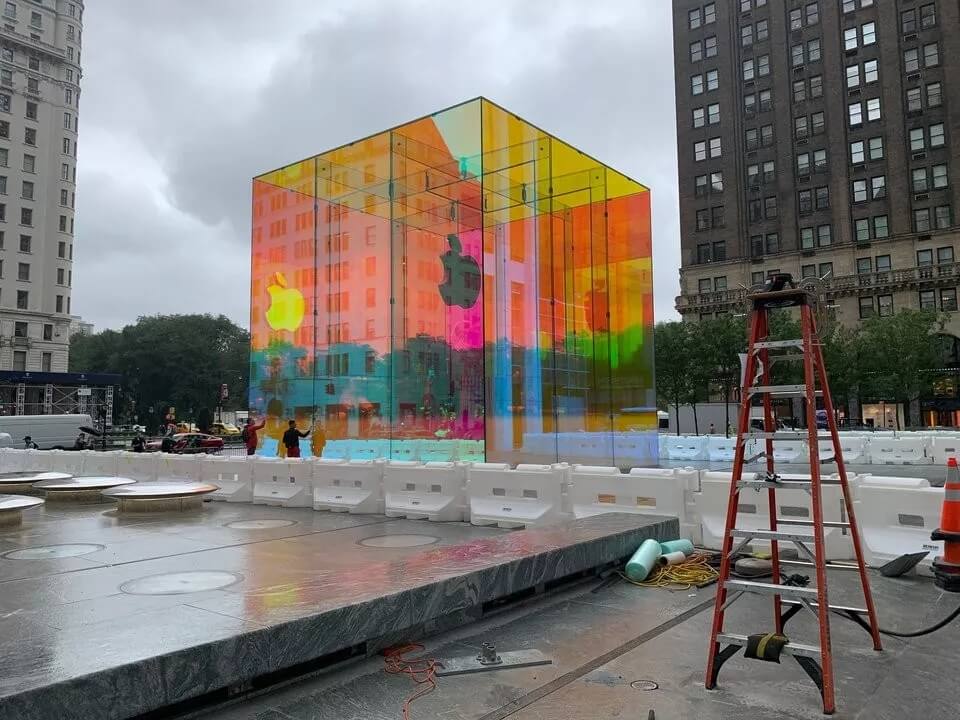 這一次，蘋(píng)果店讓大家「性高潮」了！網(wǎng)友：在紐約大道升起彩虹！