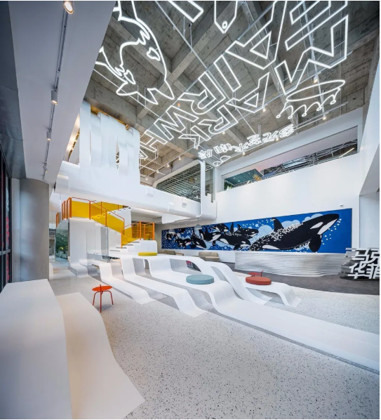 辦公室規(guī)劃成這樣 你還想在家辦公嗎？--馬克華菲上?？偛哭k公室